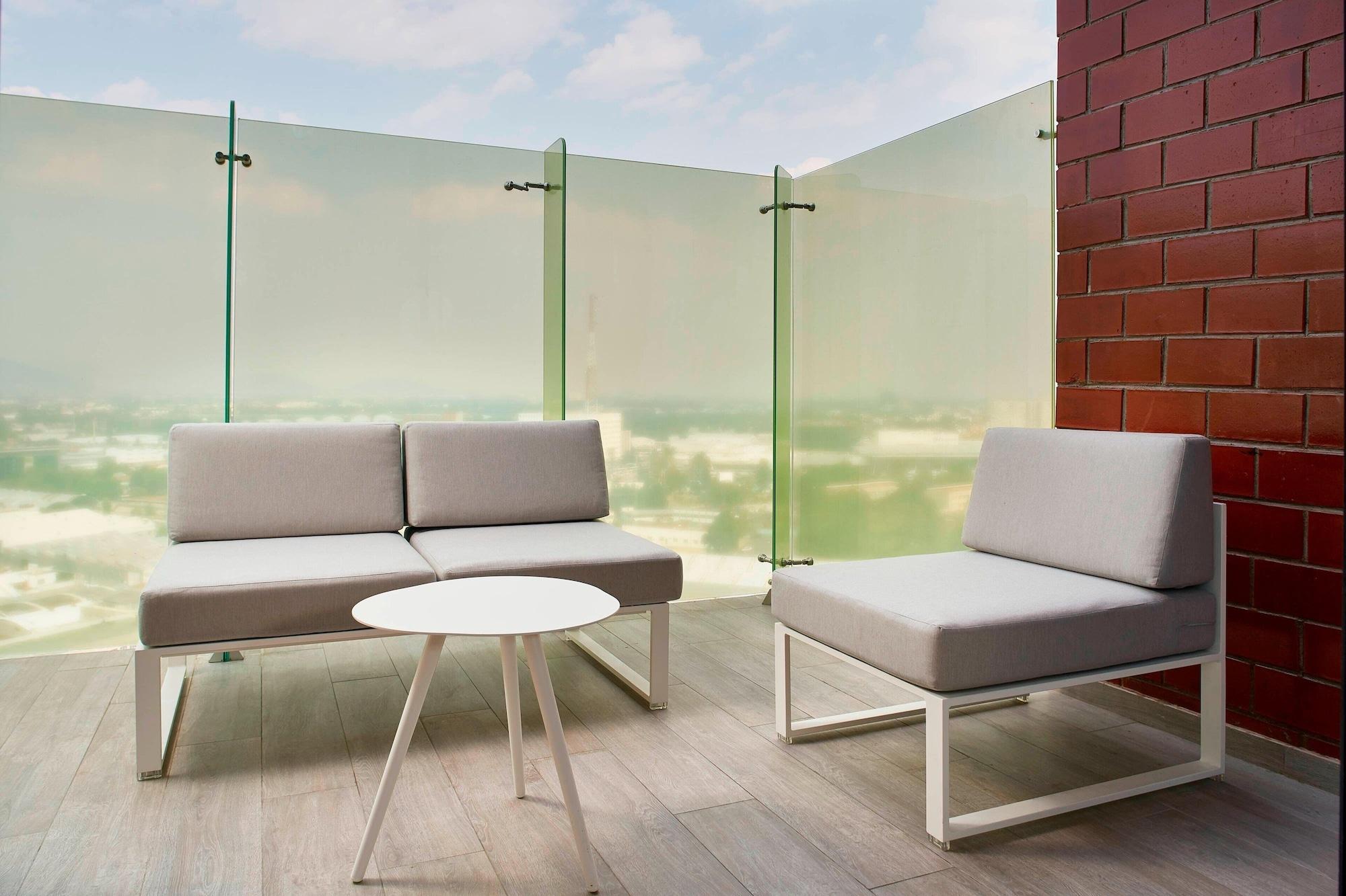 Courtyard By Marriott Mexico City Toreo Екстериор снимка