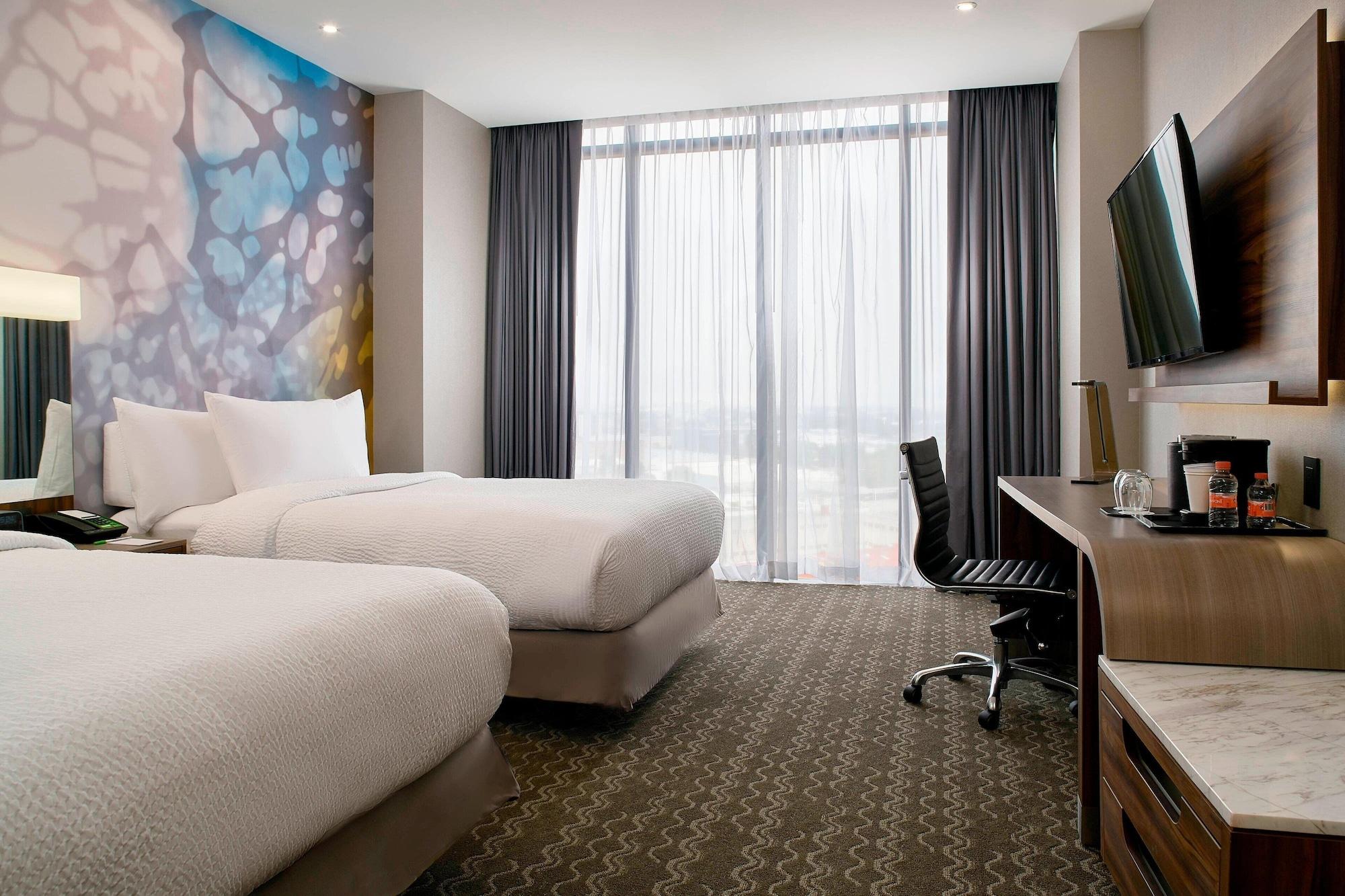 Courtyard By Marriott Mexico City Toreo Екстериор снимка