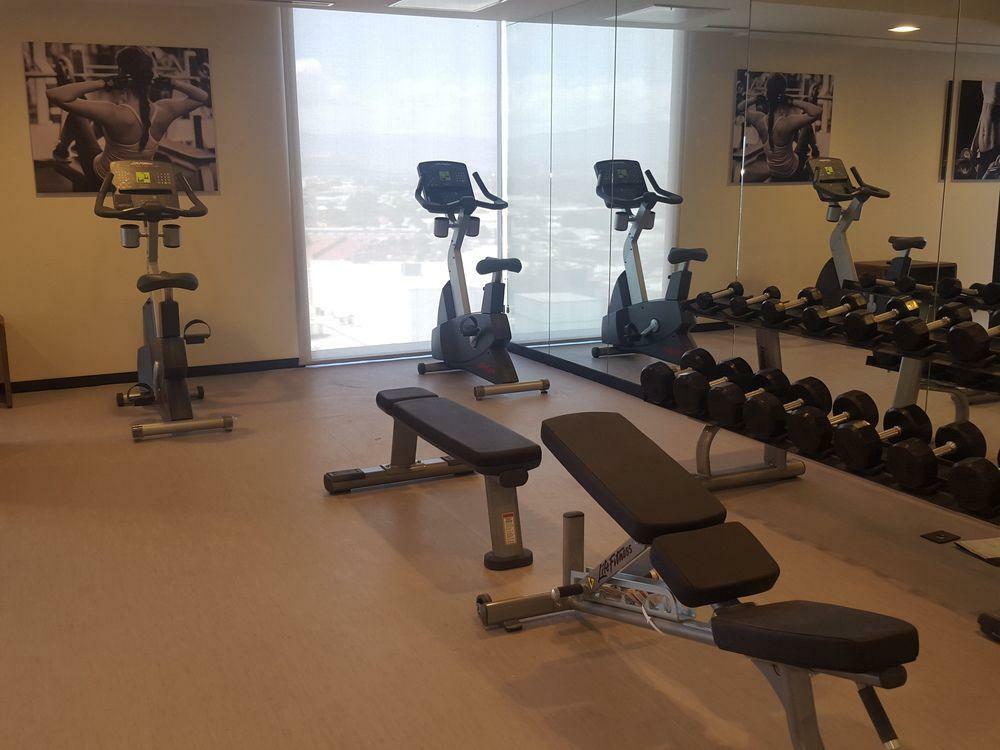 Courtyard By Marriott Mexico City Toreo Екстериор снимка